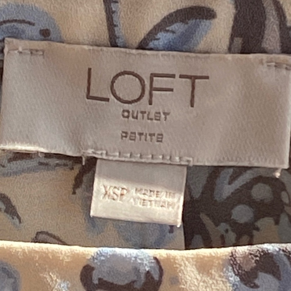 LOFT  Whimsical Vintage Print Blouse Long-sleeve Like New Beautiful - Picture 4 of 12